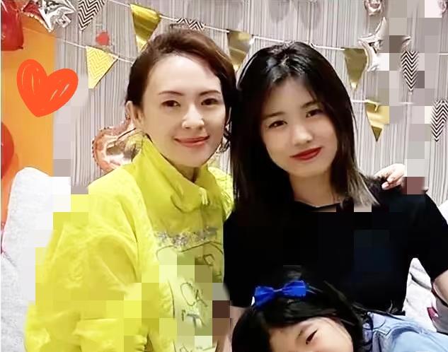 不仅汪峰没想到亲妈葛荟婕连女儿小苹果学小提琴还是钢琴都搞不清，离婚两年的章子怡