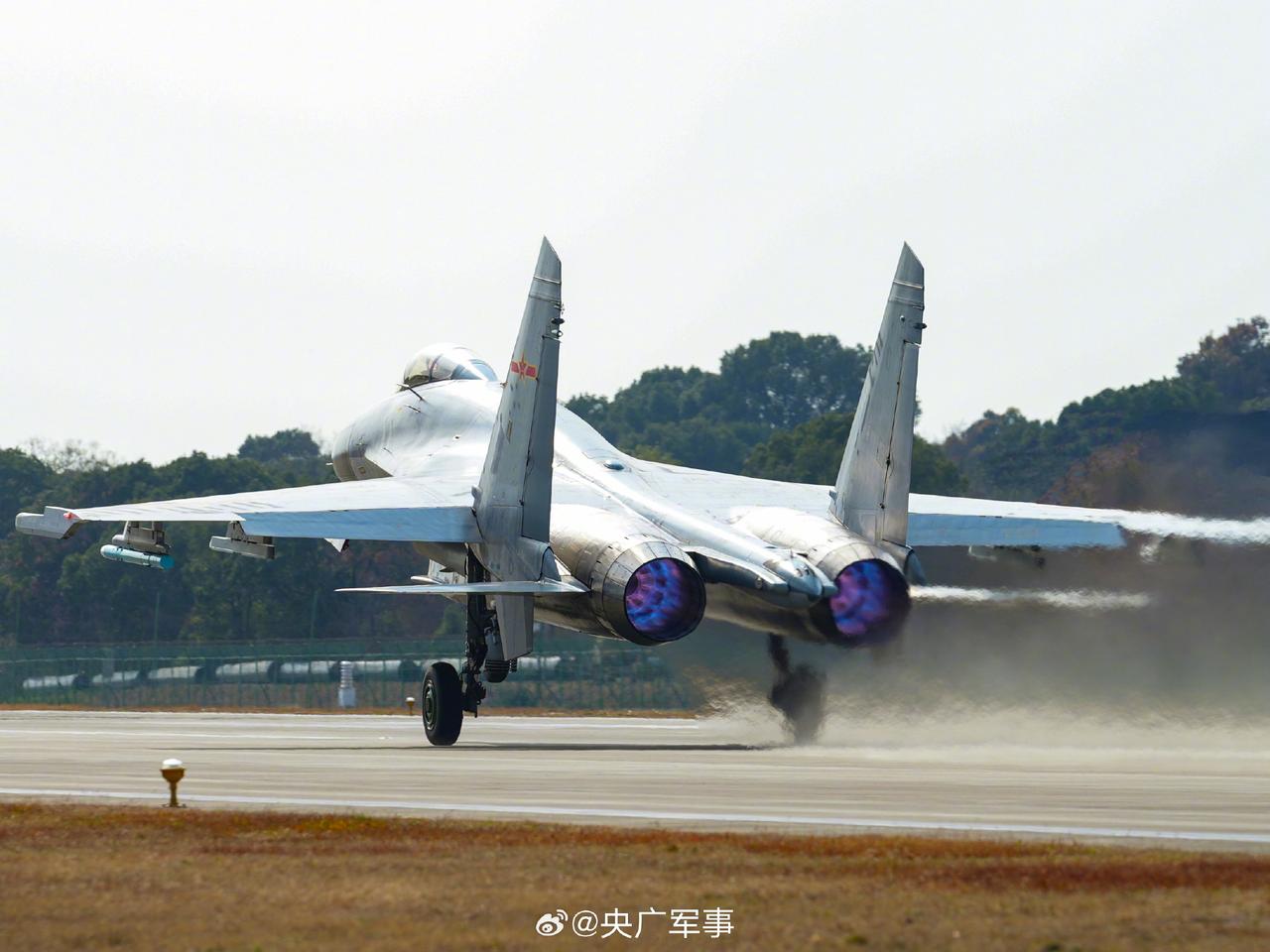 这就是前几天苏州天上的爆炸声音源头，有一个单位接装“新飞机”，这些“新”飞机是其