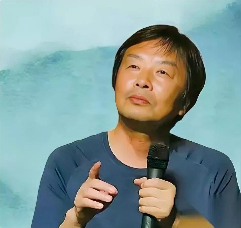 天鹅落进乌鸦堆？先别急着白得晃眼。把羽毛蘸点灰，不是投降，是存档：存住你