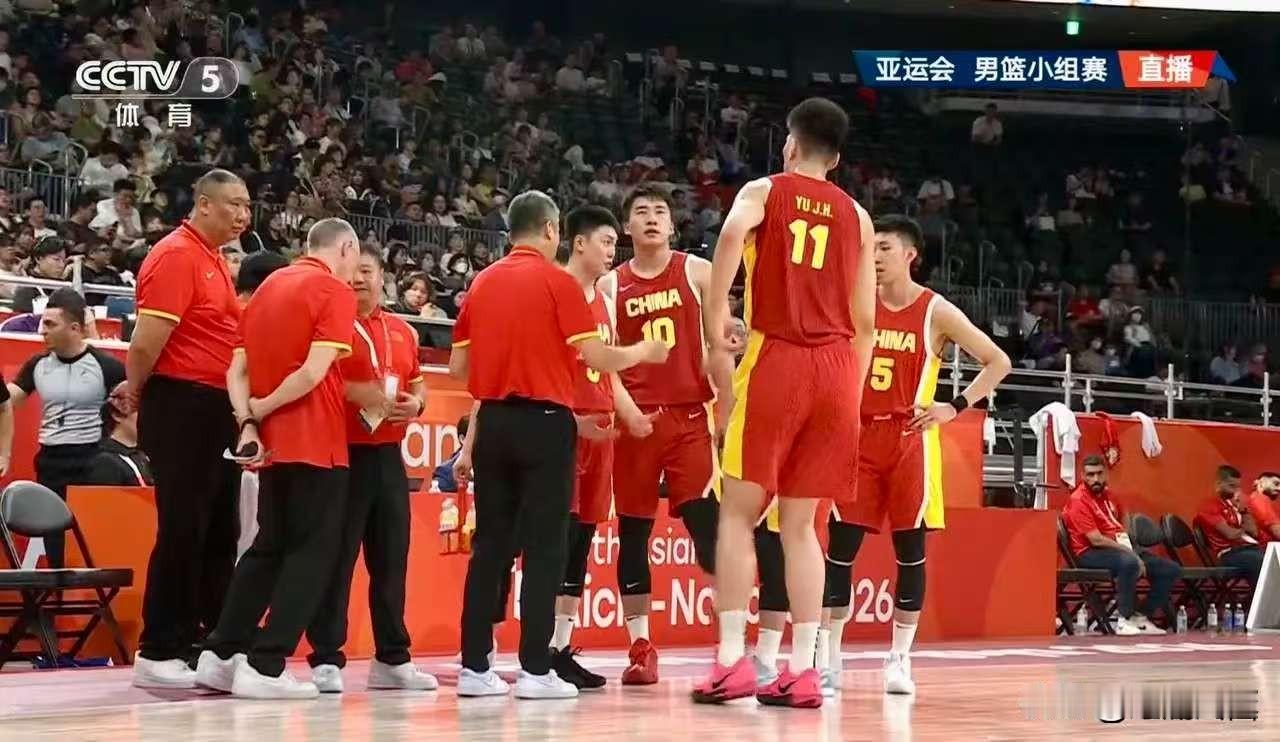 赛后巴林全队拒绝和中国男篮握手致意，中国男篮把拥有多名归化球员的巴林队打得心态失