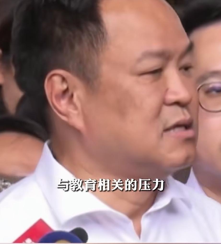 8月7日清晨，泰国暖武里府。14岁的初三男生早早起来，偷偷打开祖父放枪的抽屉，拿