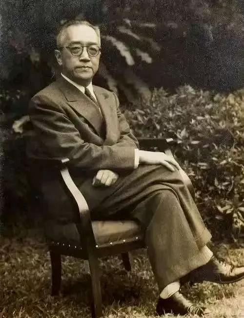 胡适先生说：“养育你，并非恩情，只是血缘使然的生物本能；所以，我既无恩于你，你便