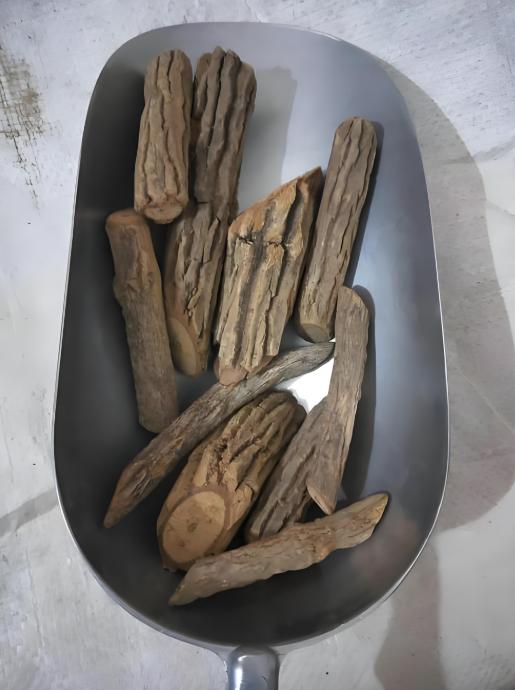 肾囊肿患者，盲目补肾不可取有些患者，平日里作息不规律，经常熬夜，过度劳累，慢