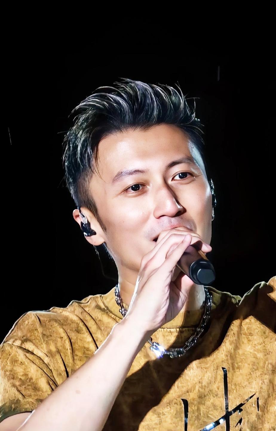 你要永远相信，看上去比实际年龄小的人，内心天真，真诚，有着赤子之心，才会有