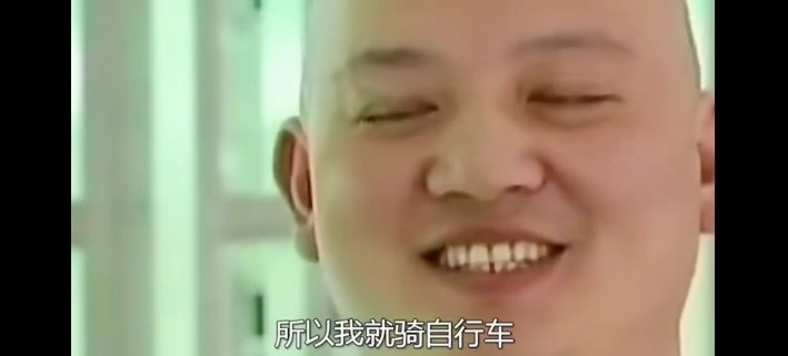 《扫毒风暴》真正的刘招华，比剧中的卢少骅还癫狂。他居然在电梯里和警察擦肩而过，