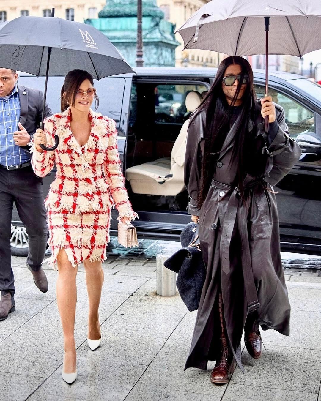 巴黎高定周｜桑切斯被拍到跟LawRoach一起出行👇所以是请到了这位赞达亚的