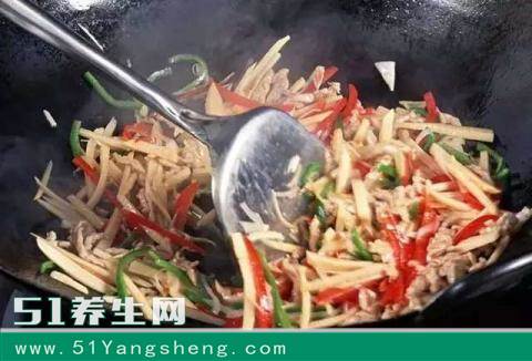 炒菜时的两个“致癌”习惯, 为了全家健康, 别再犯!