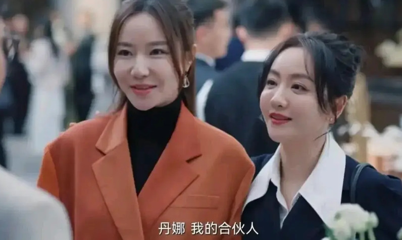 继续追剧《大河之水》。杨蓉在此剧中，饰演的是女一号梁锦秋。杨蓉虽然演技在