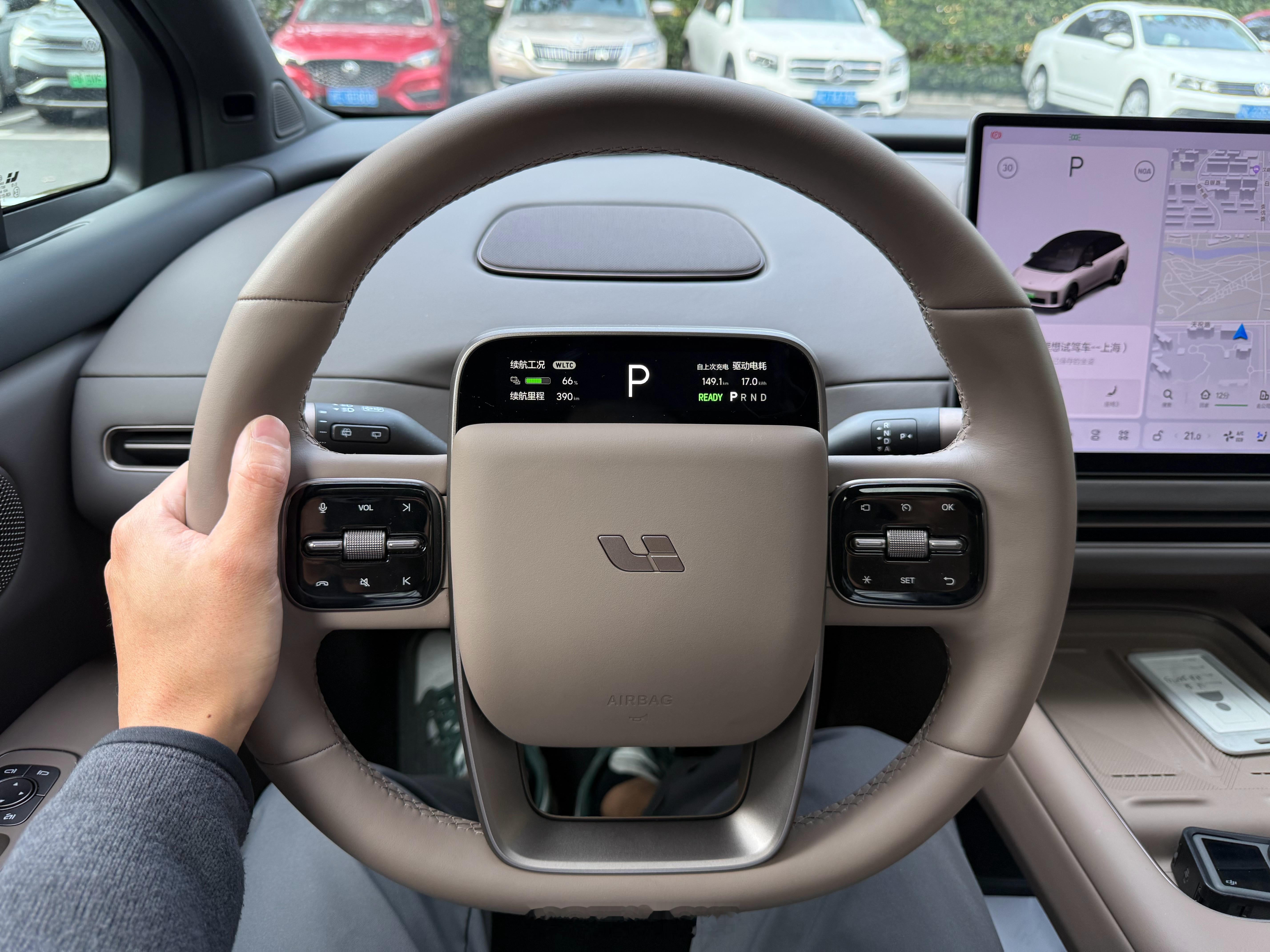 理想汽车发布25年Q3财报理想进入到攻坚模式了，纯电遇阻，出海略慢，AI的不确