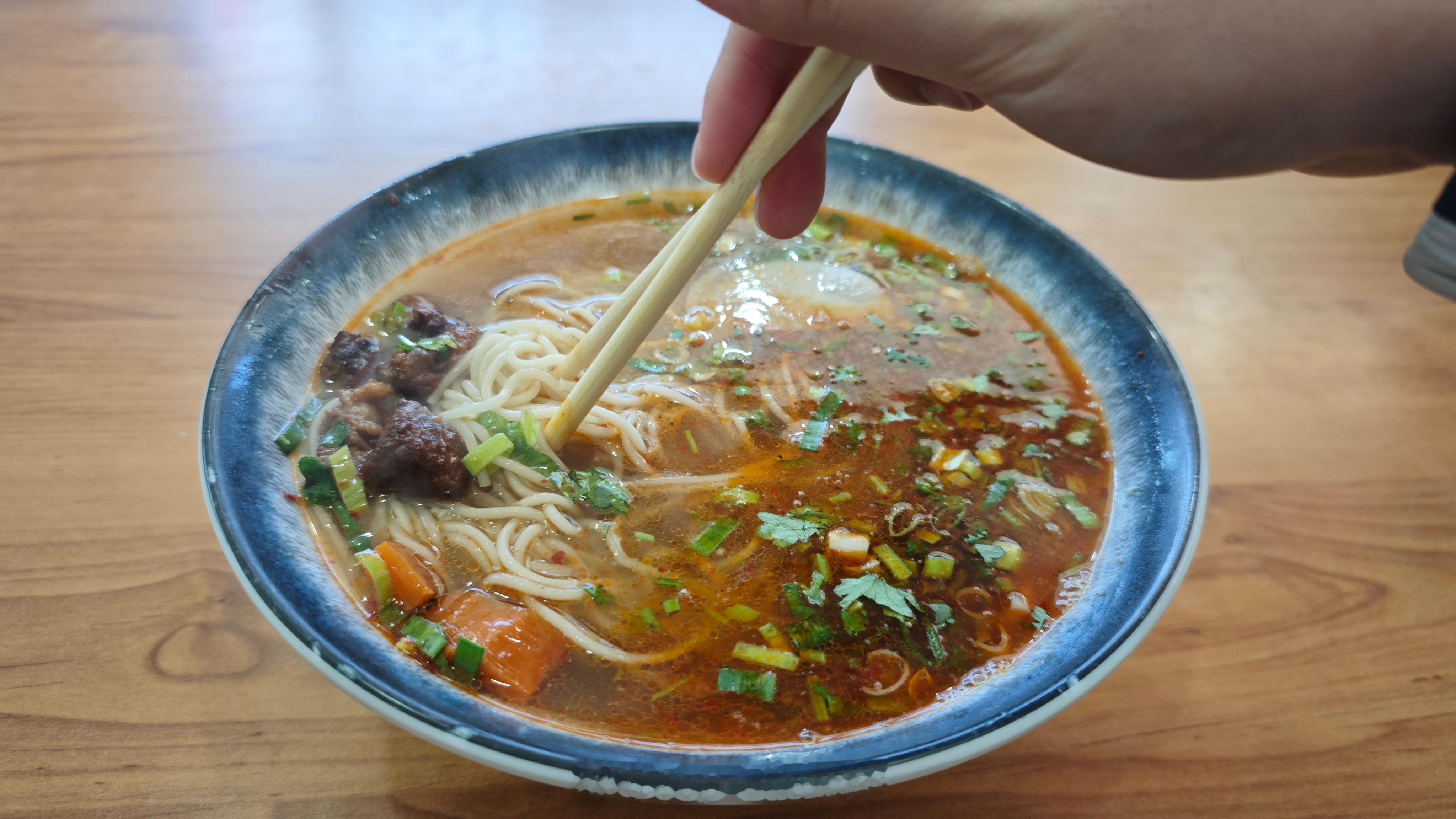 尝尝这里的红烧牛肉面，18[doge]​​​