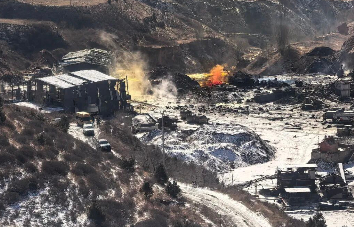 【#山阴生物科技公司爆炸致8死#！制售涂料等标注不含危险化学品】据山西省朔州市山