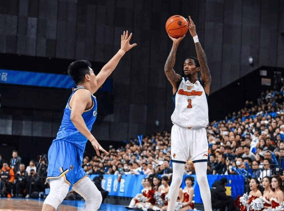 广东男篮总结比赛: 上半场进攻端陷入困境, 仅靠萨姆纳支撑