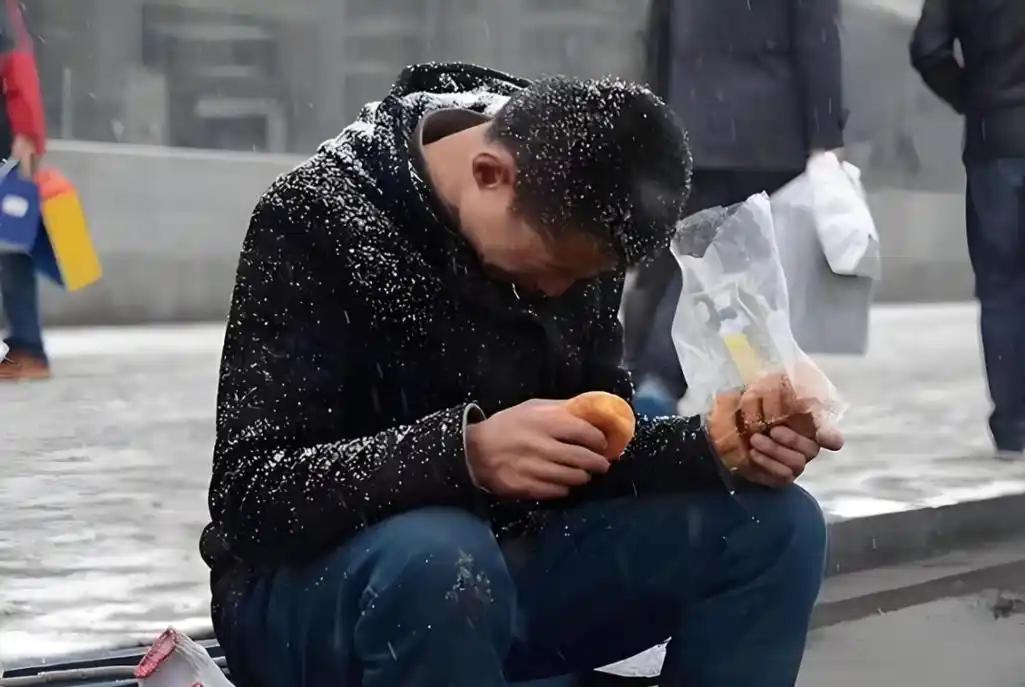 🌿允许自己暂停疲惫不是需要“战胜”的敌人，而是身体发出的重要信号。试着暂