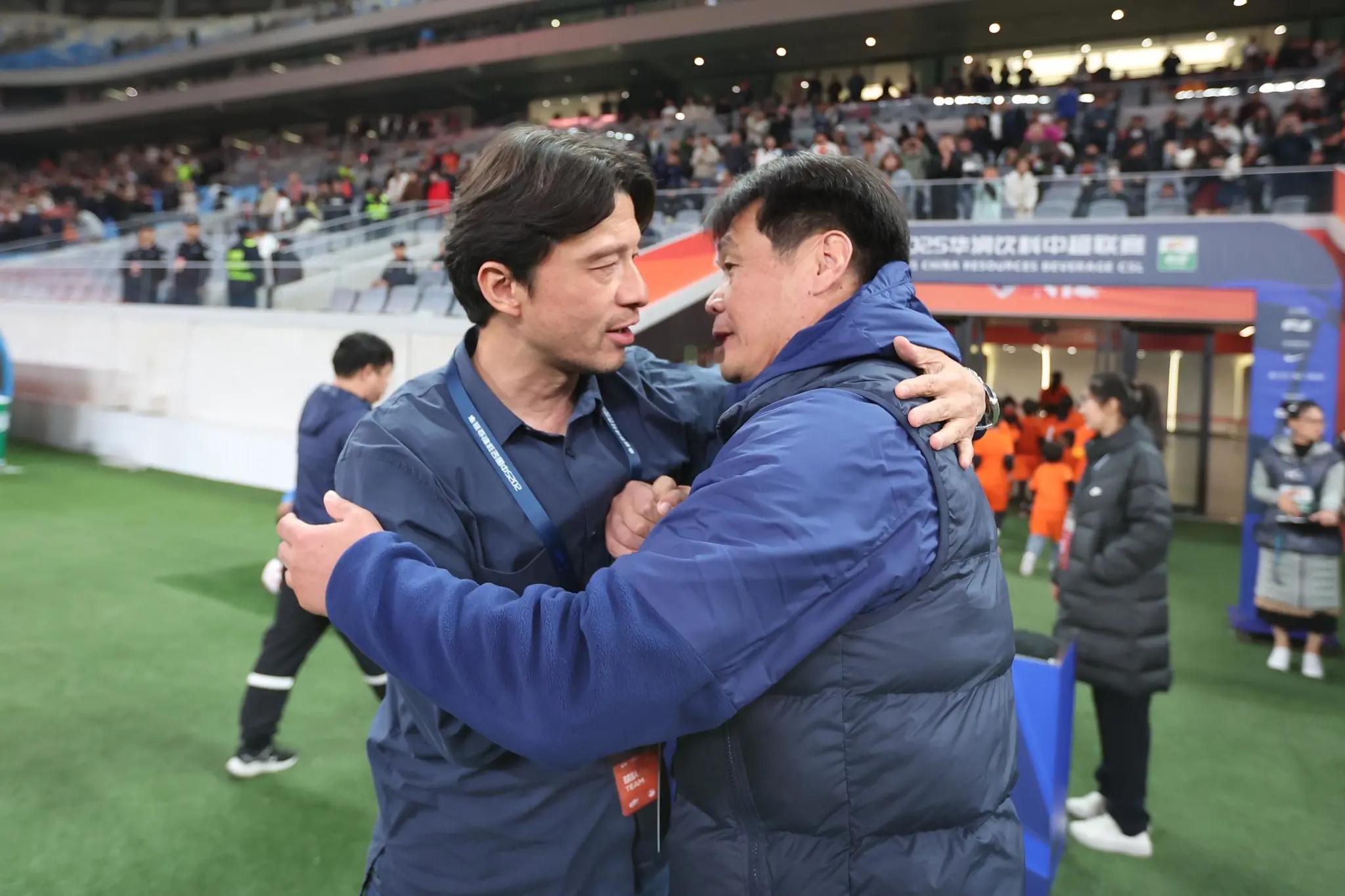 晖下课后，目前中超联赛还有五名本土主教练在任，分别是：邵佳一（青岛西海岸）、于根