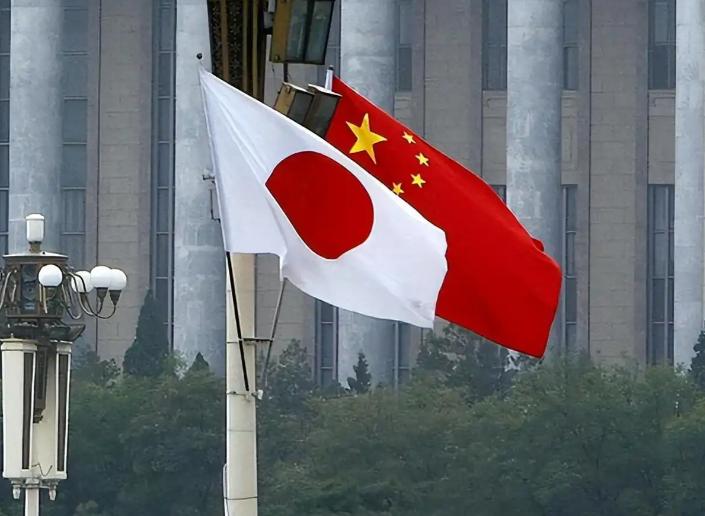 此前一段被冠以“俄罗斯专家判断”的说法在网上传得很广：只要中国不急着同日本恢复正