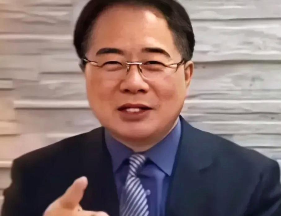 蔡正元真敢说！一句话，揭开了李嘉诚出售巴拿马港口给美国公司的内幕。表面上，这是一