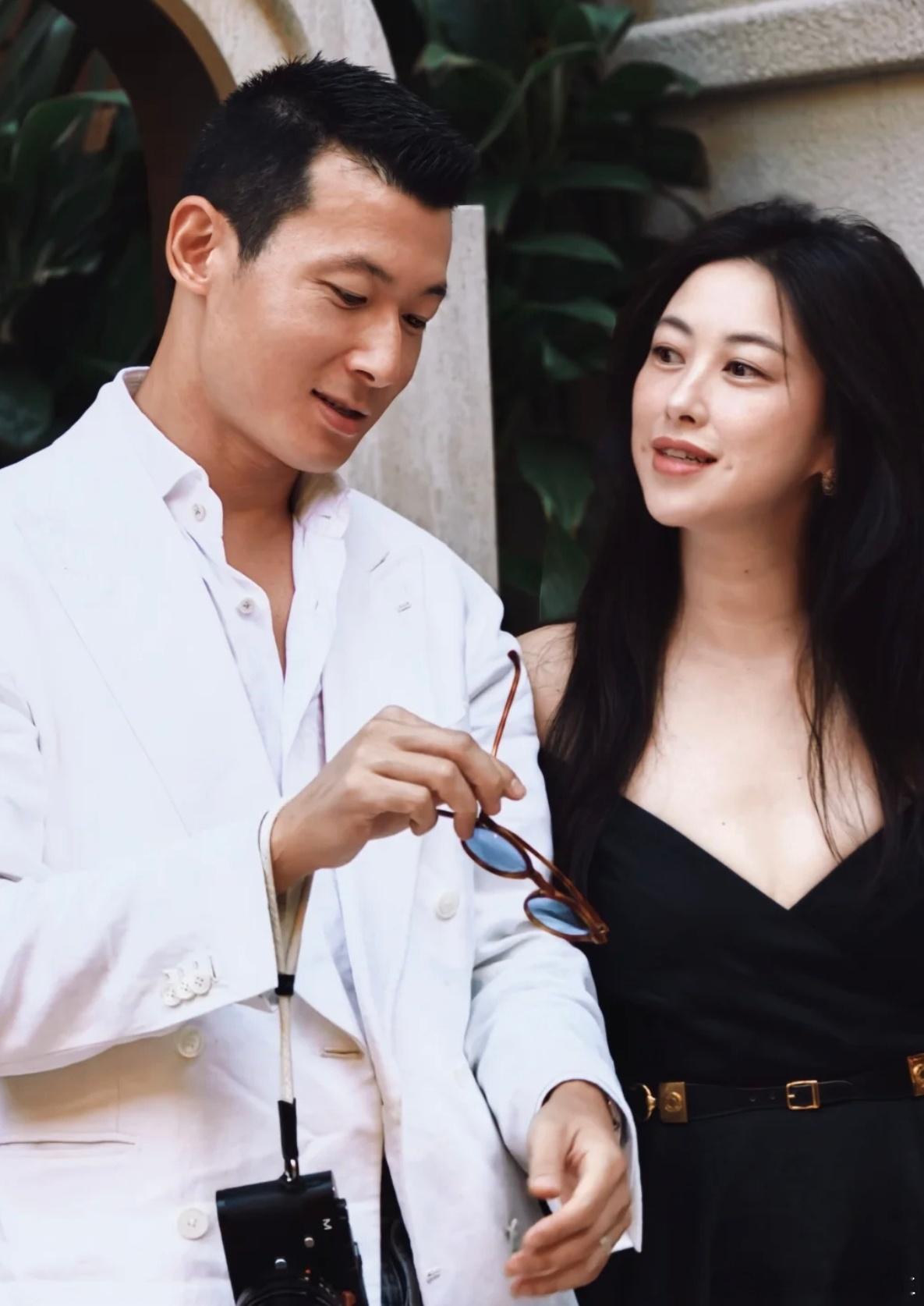 朱珠家祖传梨涡朱珠和爸爸女儿都有梨涡朱珠的梨涡遗传了爸爸，5岁女儿王珠宝也复刻