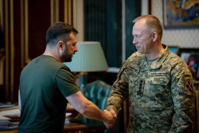 乌克兰拒绝美国提议，自己不会听从特朗普的建议，而是要坚持泽连斯基的立场。 现