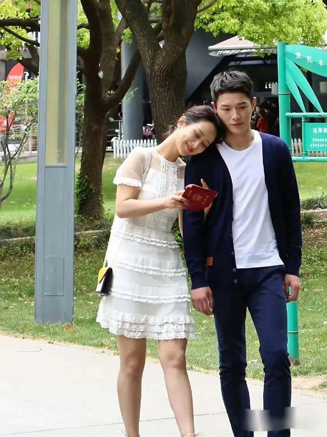 这是什么时候的杨紫啊？这个身材很真实了，那时候P图还不严重。​​​