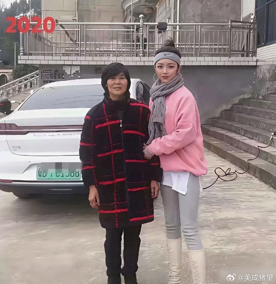 六年换奔驰，这个女儿厉害了