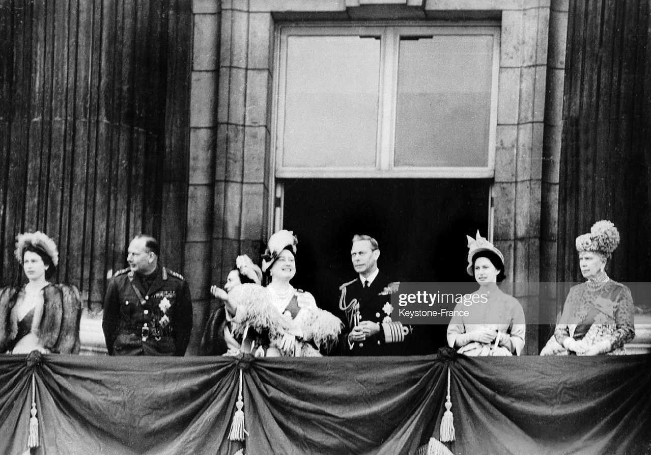 【来自投稿】1948年英国乔治六世国王和伊丽莎白王后在伦敦圣保罗大教堂举行结婚2