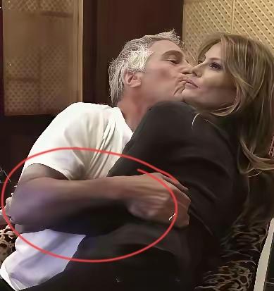 这张照片，不知是真还是假呢？爱泼斯坦与第一夫人的纠葛，还真是一大看点，这张照片