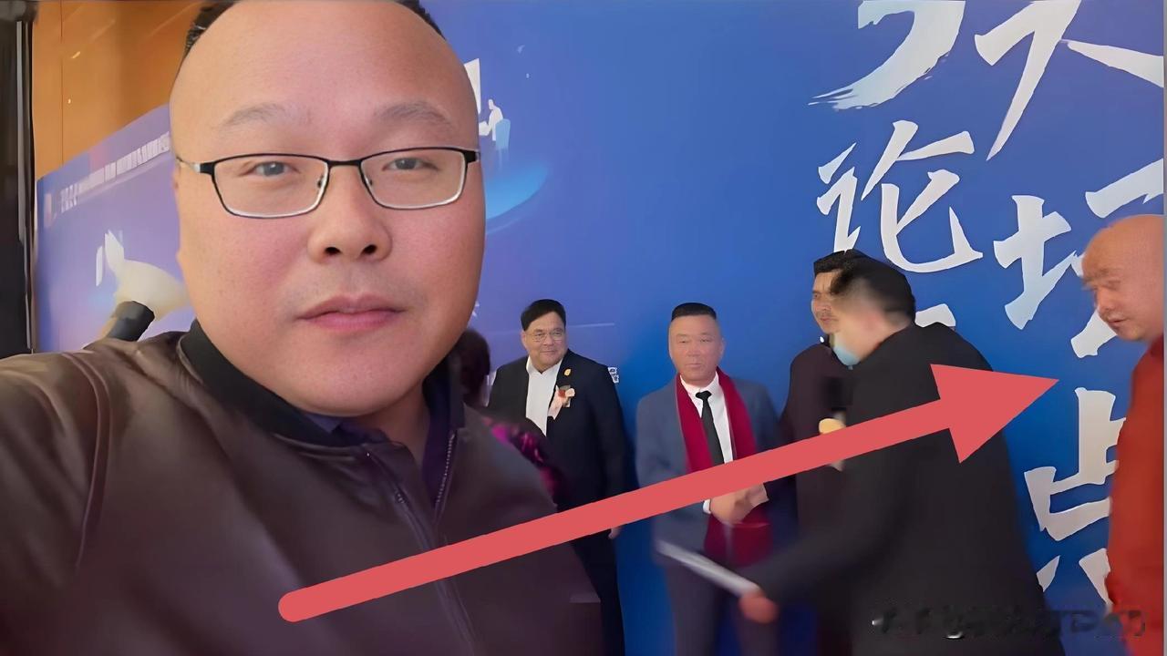 同为侯耀文高徒，一个海外商演，一个婚礼主持，差距不是一般的大！今日，大连泰斗