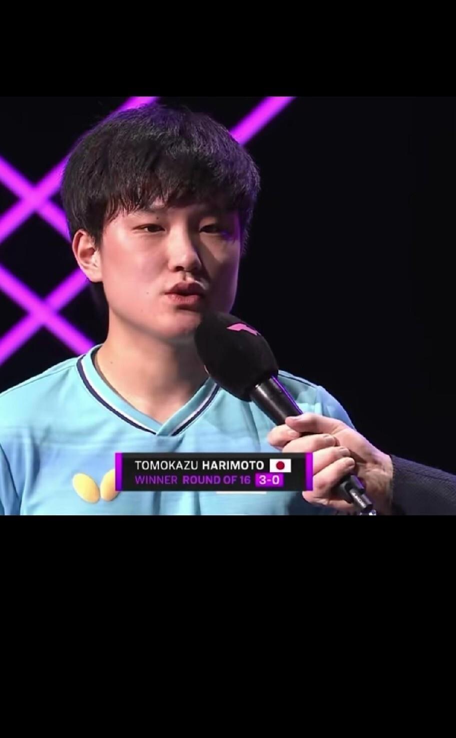 张本智和赢了，4比2击败松岛辉空。两人从小一张球台练球，彼此太熟了。赛后有记者