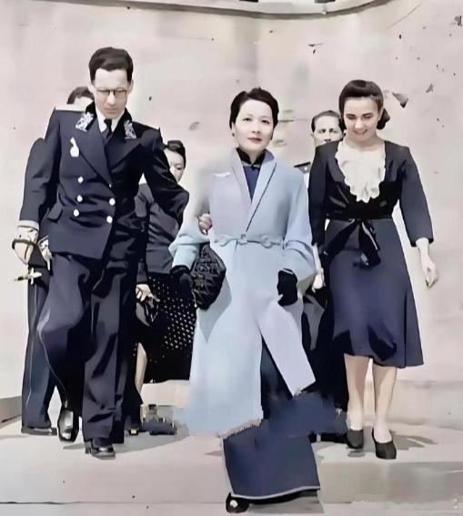 这就是宋美龄年轻时的真实样貌，不是演员饰演，而是货真价实的老照片。​​​