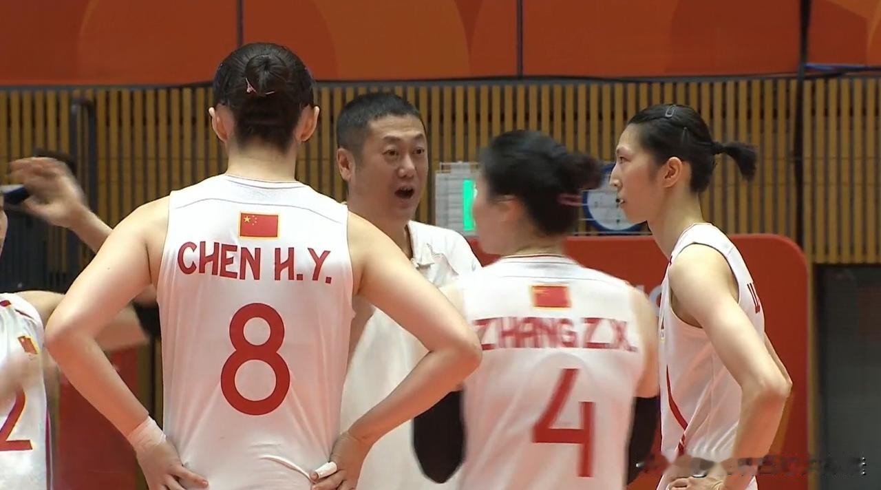 双杀+四强，中国女排3-0越南，赛后评分王奥芊4人最佳+1人不及格亚运会