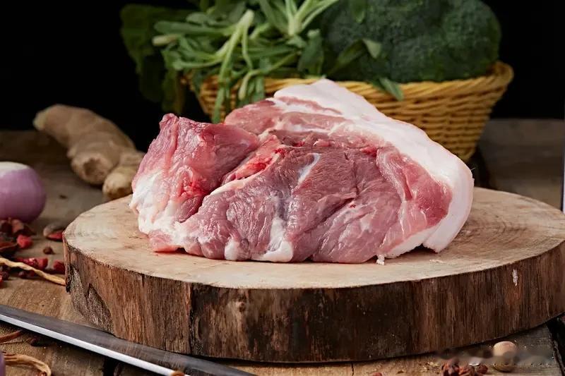 今年买菜你觉得猪肉便宜吗今年买菜，猪肉是真便宜！农业农村部数据显示，11月白条