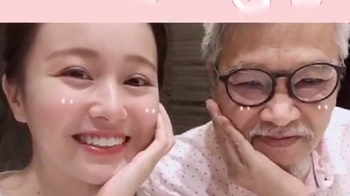 吳孟達女兒曬與乾爹合照, 一頭白髮達叔也老了