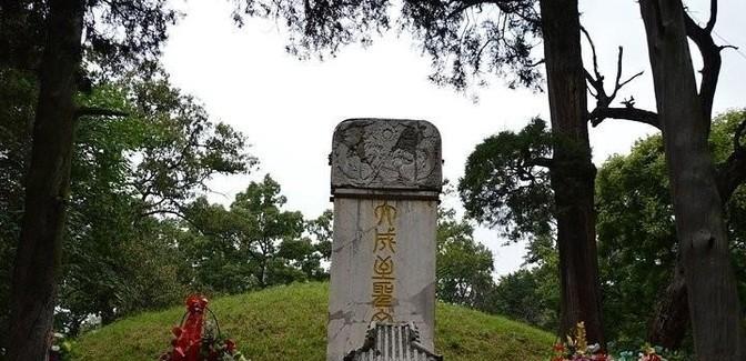 1966年11月12日，孔林遭受了大规模的破坏，孔子墓首当其冲，人们带着极大的好