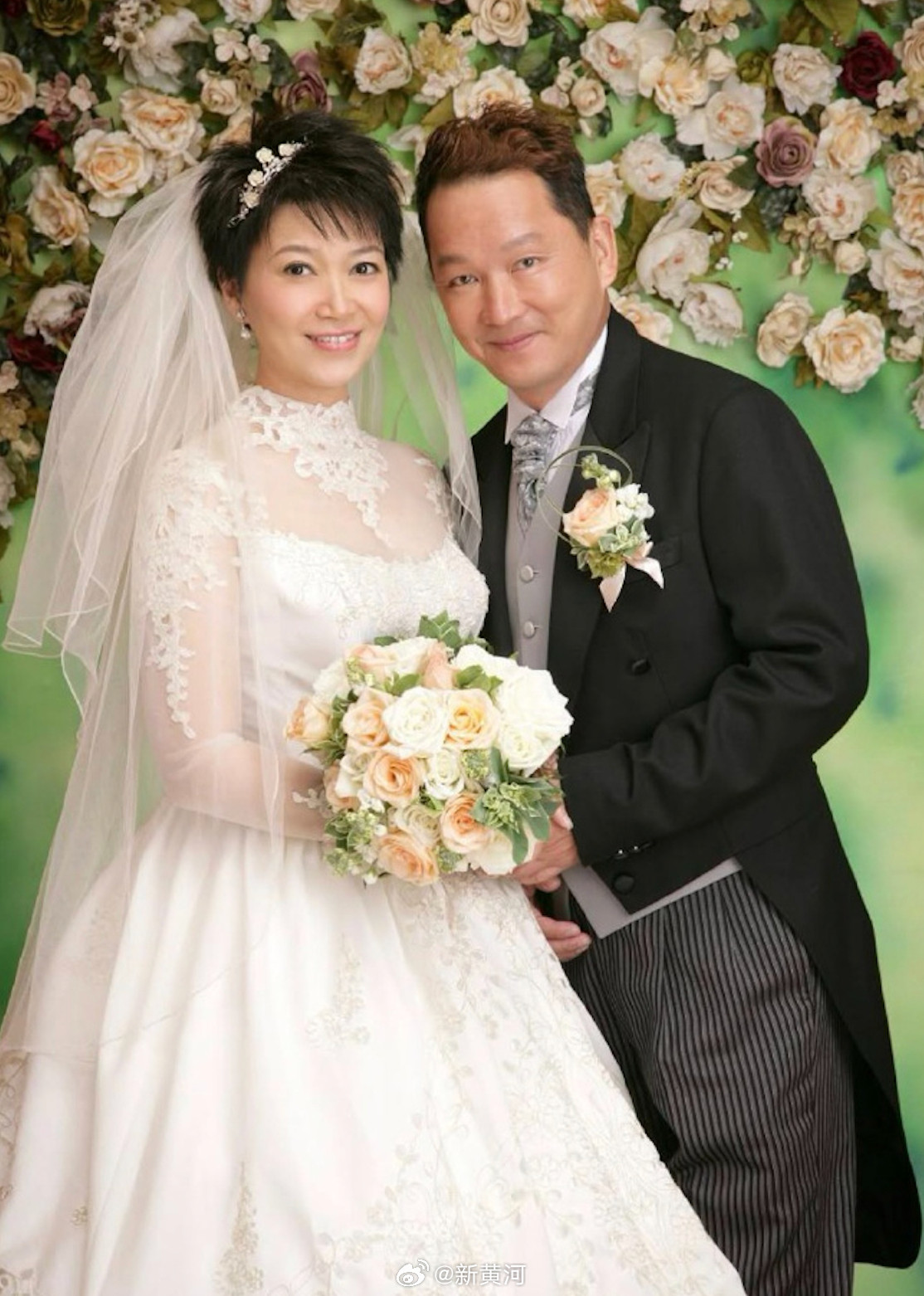 【#廖启智妻子陈敏儿去世#】据港媒，香港演员、廖启智的太太陈敏儿今日因病去世，