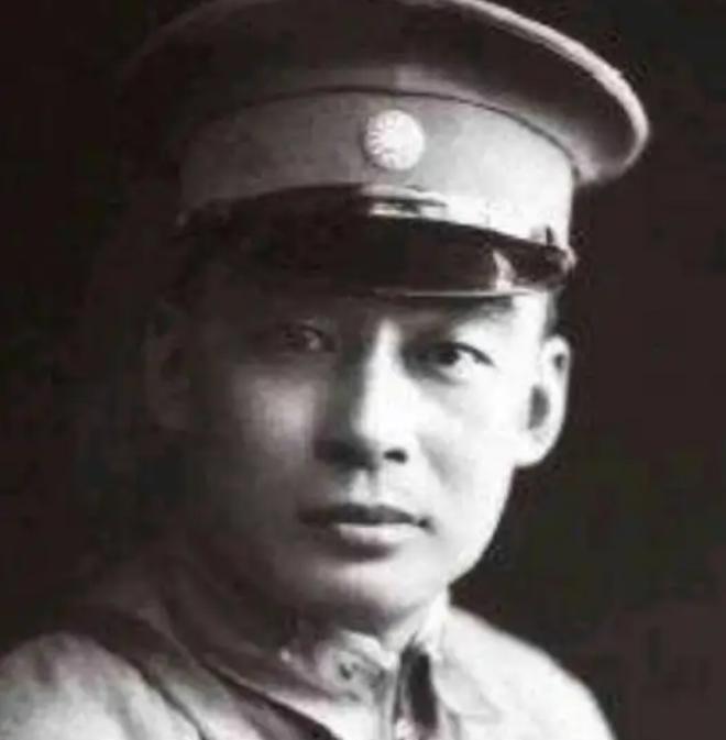 1936年，胡宗南瞧上了黄鹤云，听说她已有丈夫时，胡宗南给了她1000大洋，说：