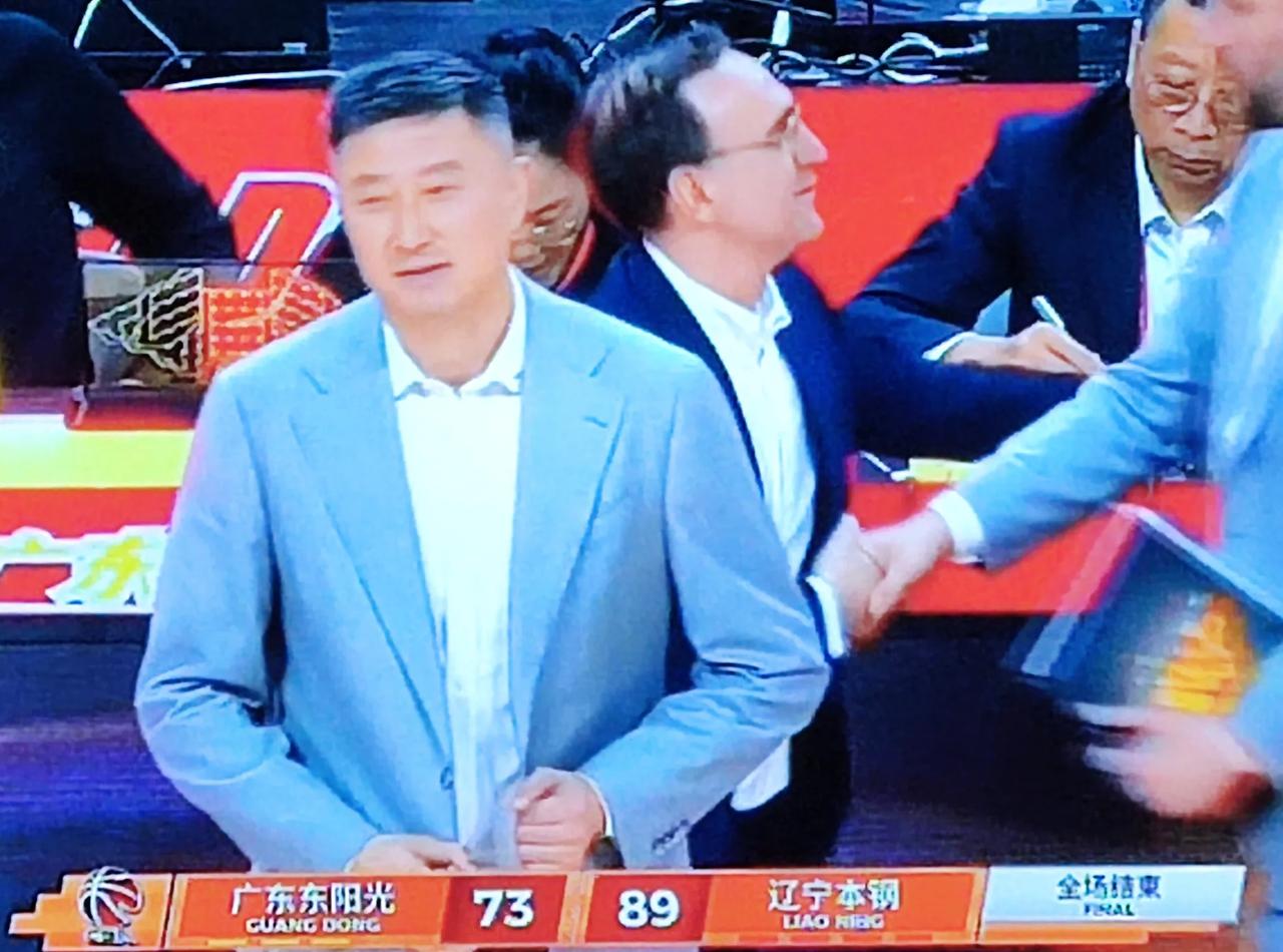 “辽粤大战”，又是一边倒比赛，可不是广东队赢，是面貌大变样的辽宁队击溃了广东队。