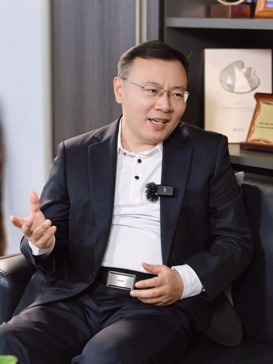 神之指教！任泽平指点普通投资者如何在股市赚钱。任泽平表示，股市赚钱很难，因为70