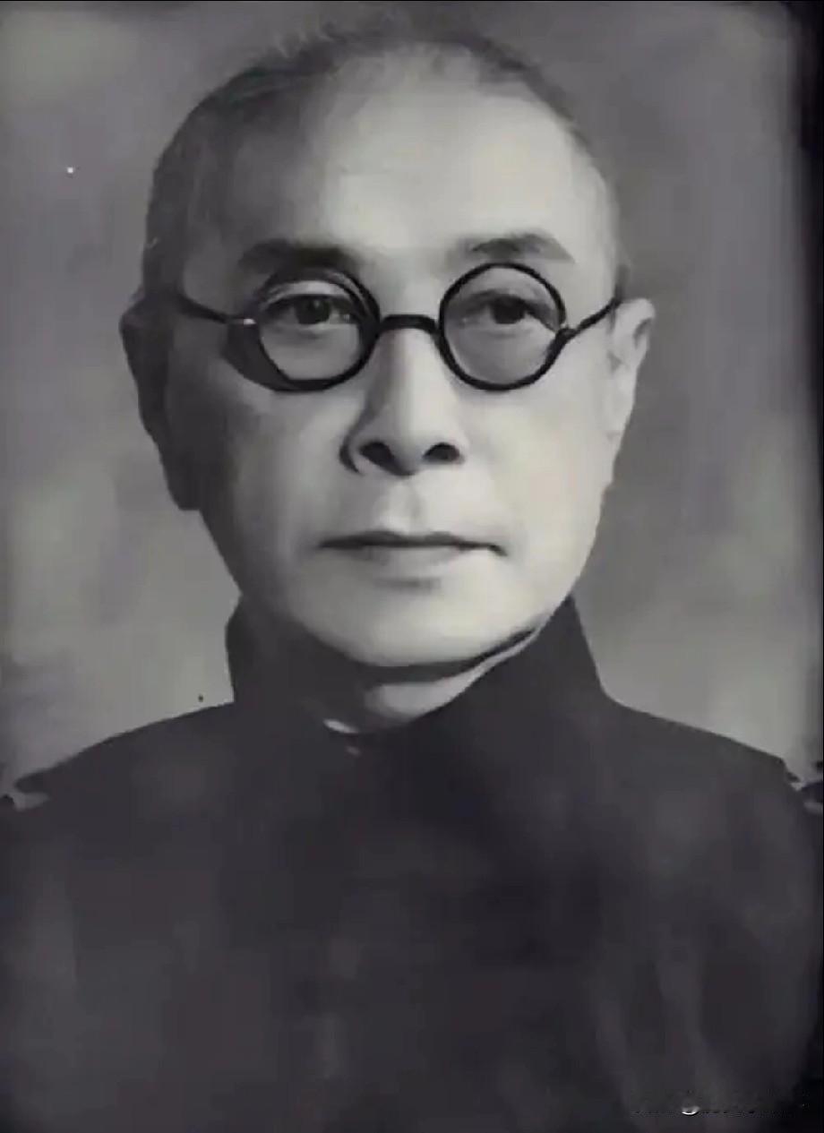 你敢信吗？那个冒着杀头风险，亲手收殓黄花岗七十二烈士遗骨的，竟然就是后来炖出粤菜