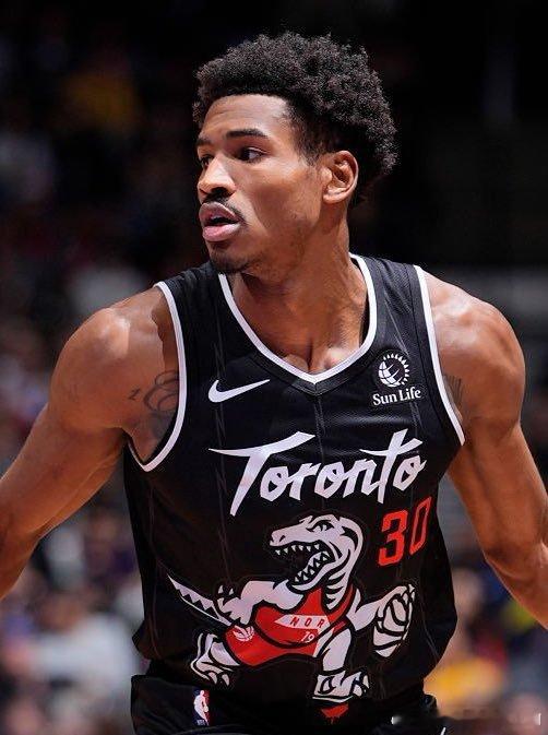 菲尼克斯太阳据MikeScotto报道，太阳队和猛龙队已经讨论过一笔交易，