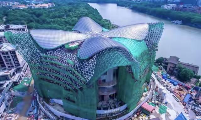 几家欢喜几家愁，胖东来新店还没开业，附近的商家已经合不拢嘴了胖东来在许昌高铁东