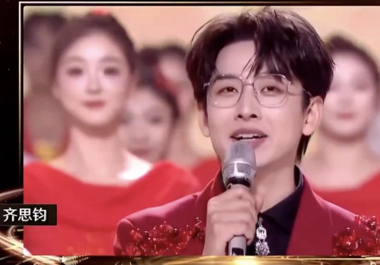 齐思钧拿下年度优秀主持人，确实是必然。这么多年，芒果台培养了这么多主持人，只