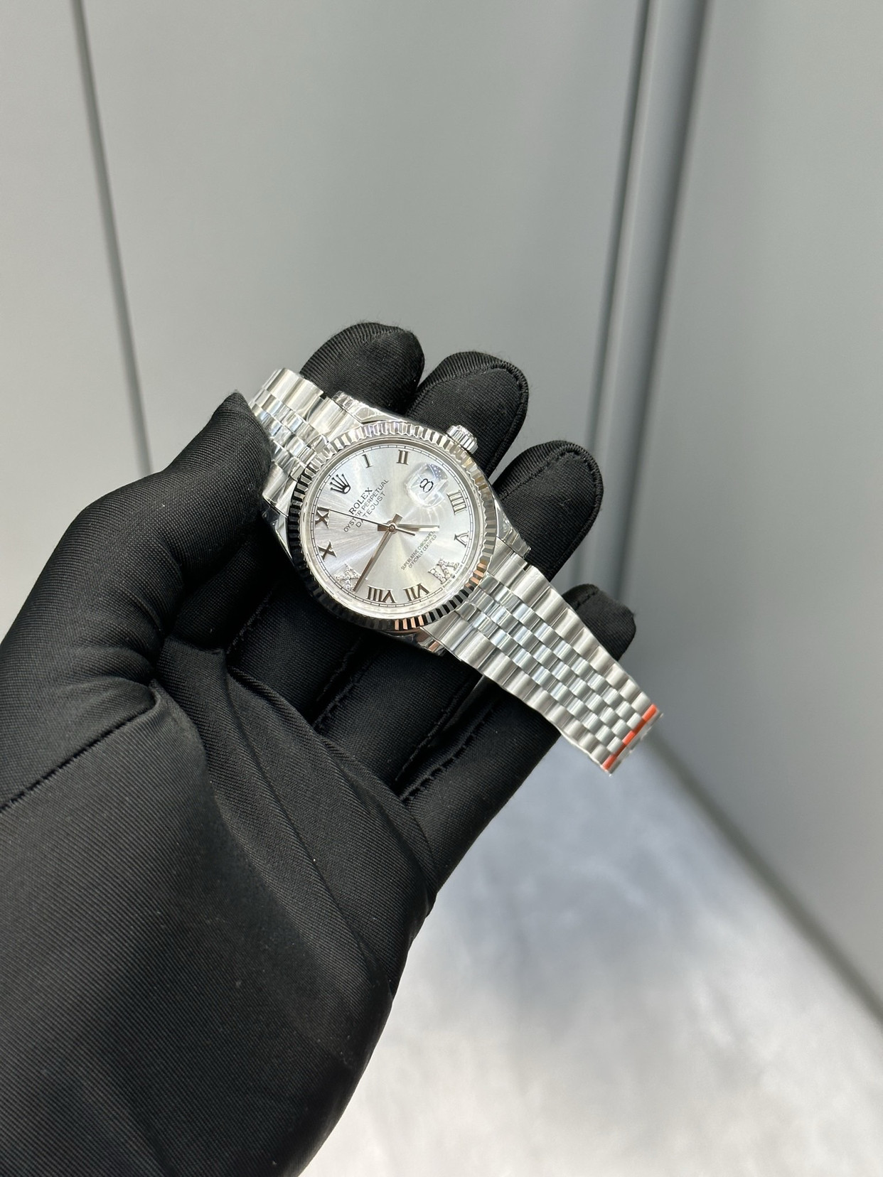 经典之选：劳力士银白日志型36腕表劳力士日志型（Datejust）一直是品牌最具代表性的系列之一，而