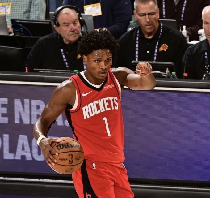 后卫DPOY？他正在把这个玩笑变成现实。看阿门-汤普森防守，你感觉他在抢劫。