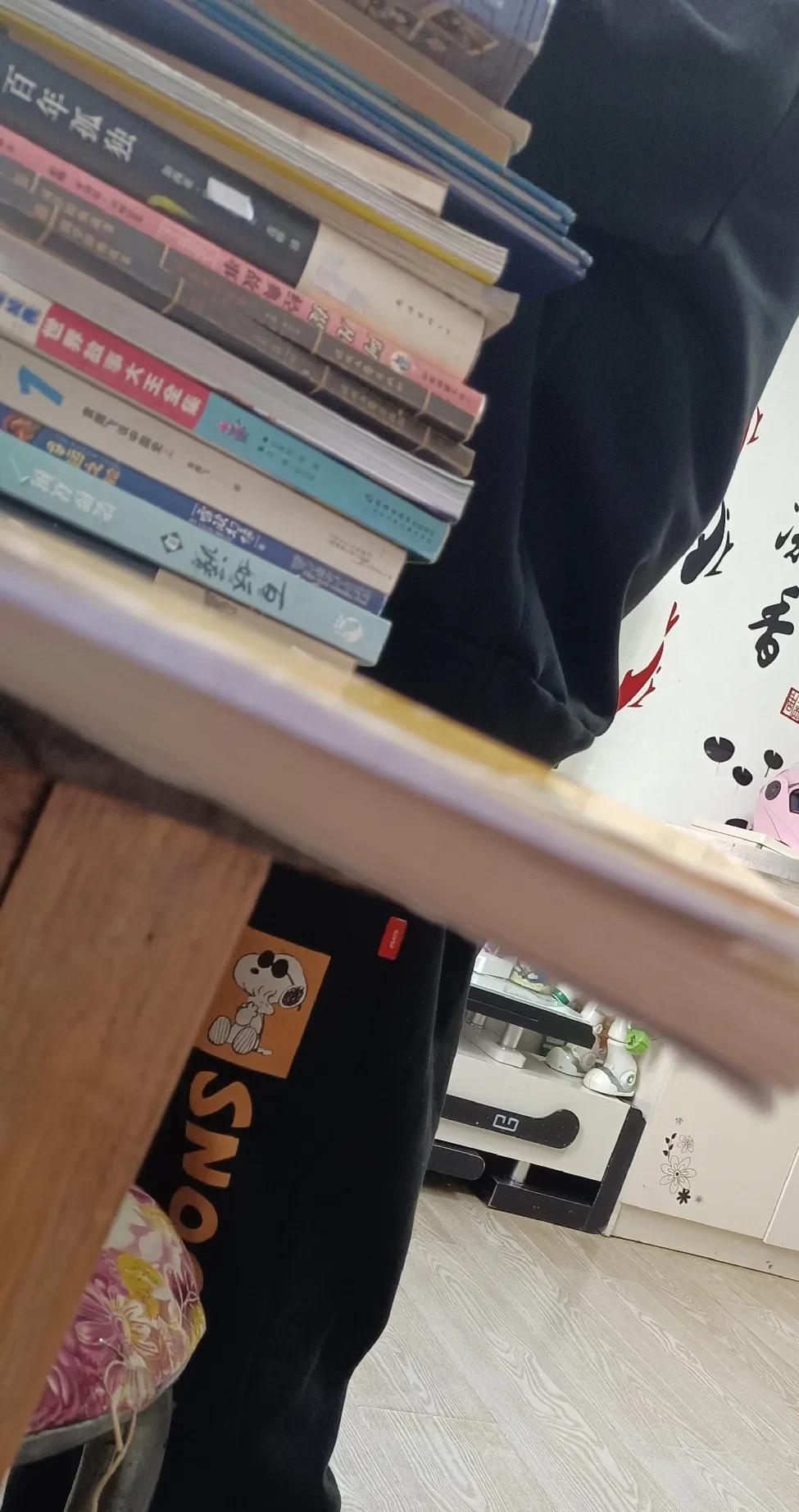 下午让小老二学习，平时正常检查数学卷和英语卷子是全对的，检查得很快，他念他所写的