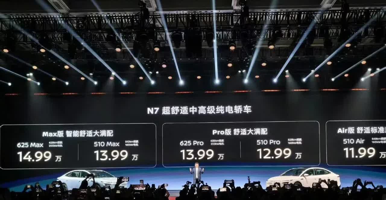 我以前真把日产N7当轩逸级别的车，但车展上一看实车（哎，车展才瞅见），才发现
