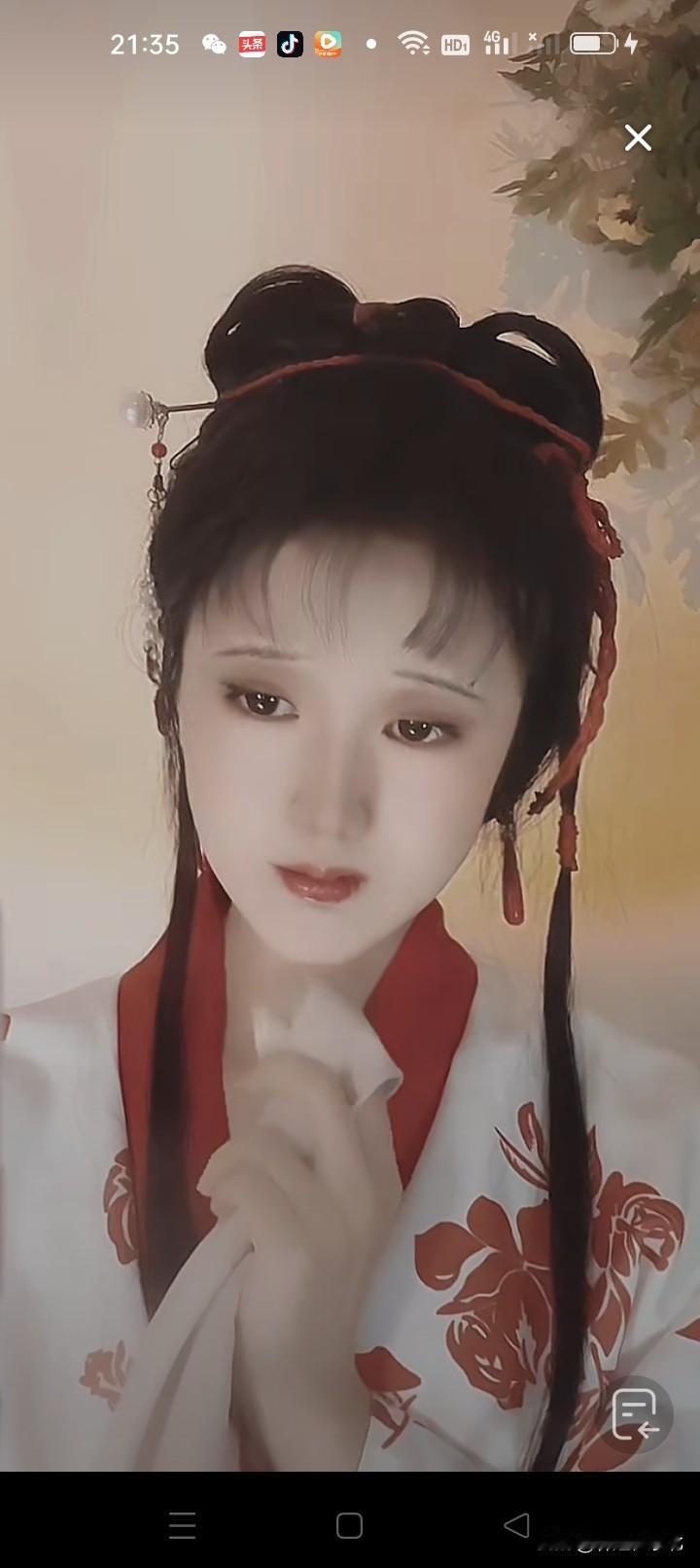  世间竟有这般形似林黛玉的女子，蹙眉忧伤感直接把人带入红楼梦境！你认为她像吗？