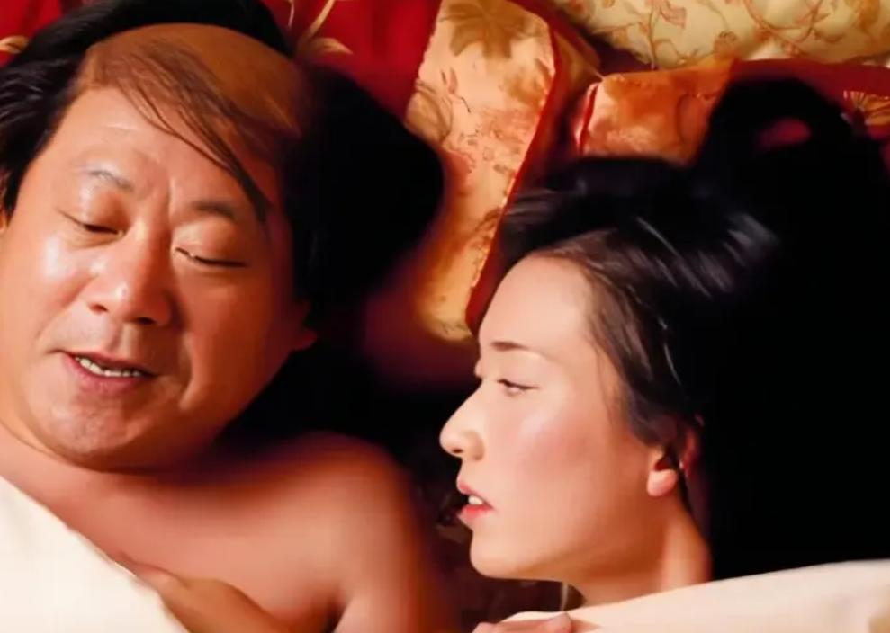 有记者问林志玲：“和范伟演亲密戏不尴尬吗？”林志玲羞涩一笑：“尴尬的不是我，是范
