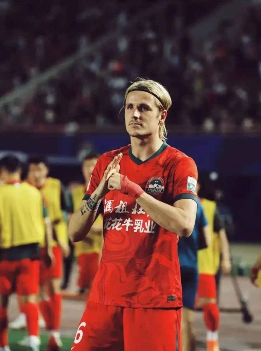 5位外援，赛季末只确认续了一个半。河南队球迷现在什么心情？就那种感觉，眼巴巴看