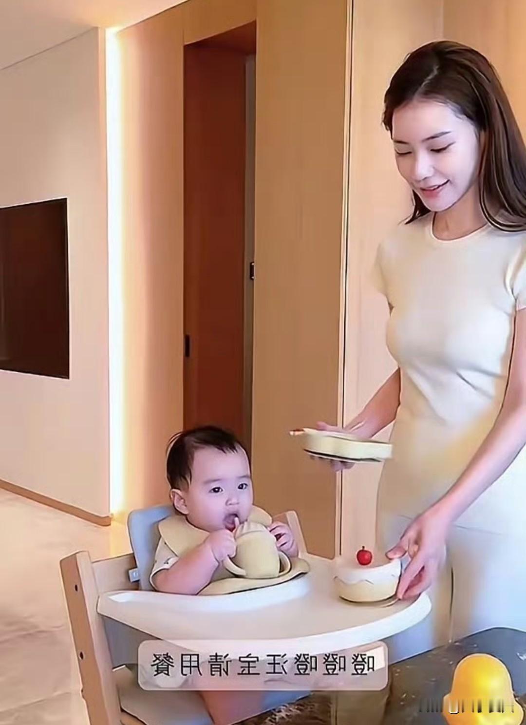 汪宝儿太可爱了，马筱梅是个好妈妈，工作带娃两不误，亲自给小孩做辅食，独属于母子俩