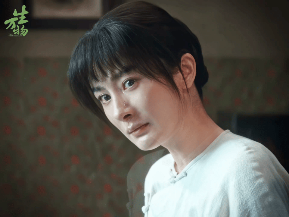 杨幂新剧《生万物》落泪我先碎，看到预告片镜头中的宁绣绣滴泪里全是哭戏，落泪太虐心